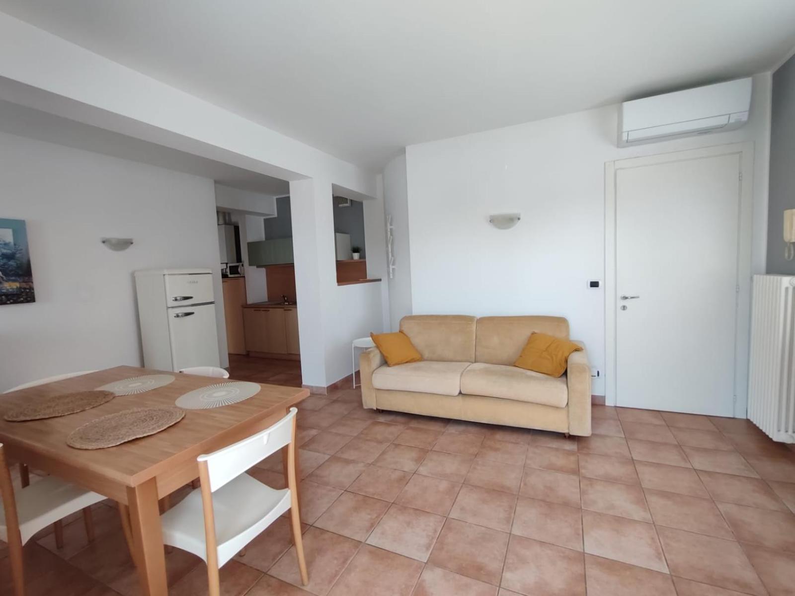 Nice Apartments Lake View & Free Parking Пастренго Екстериор снимка